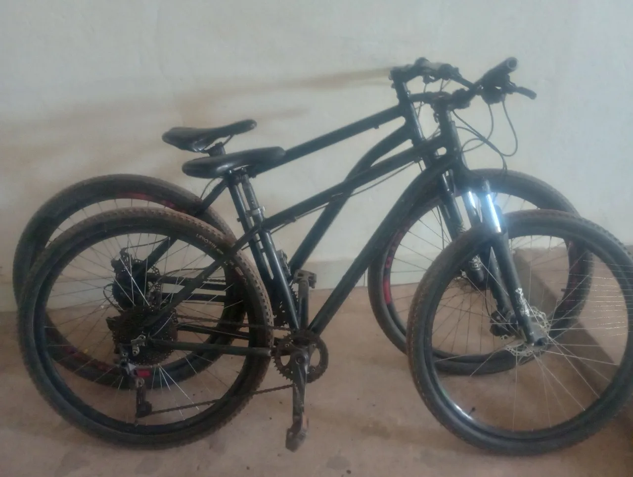 Duas bicicletas aro 29