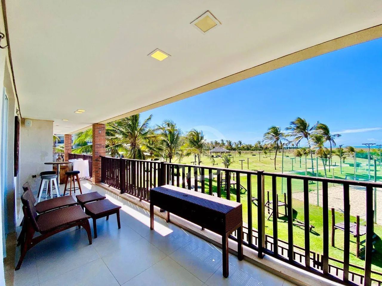 AP Porteira Fechada com vista de 180º total para o Mar do porto das Dunas, condomínio Bout