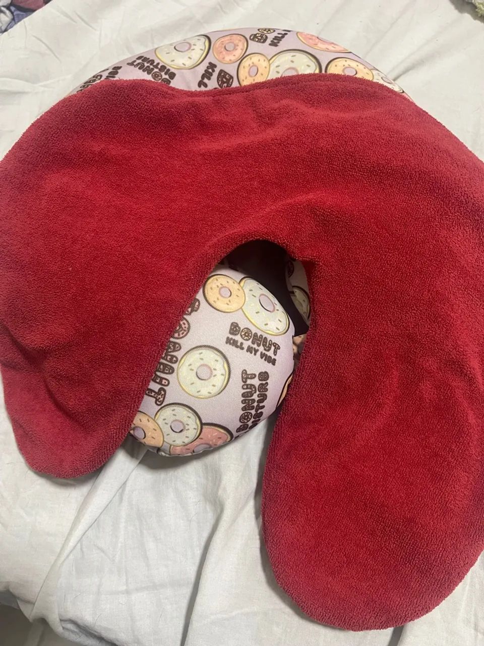 Travesseiro de pescoço com estampa de donuts - Foto 2