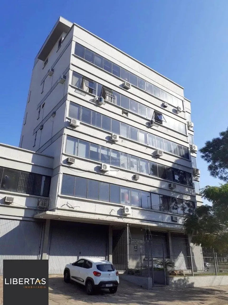 sala comercial com 39m² privativos com hall de espera, banheiro e ampla sala/escritório co