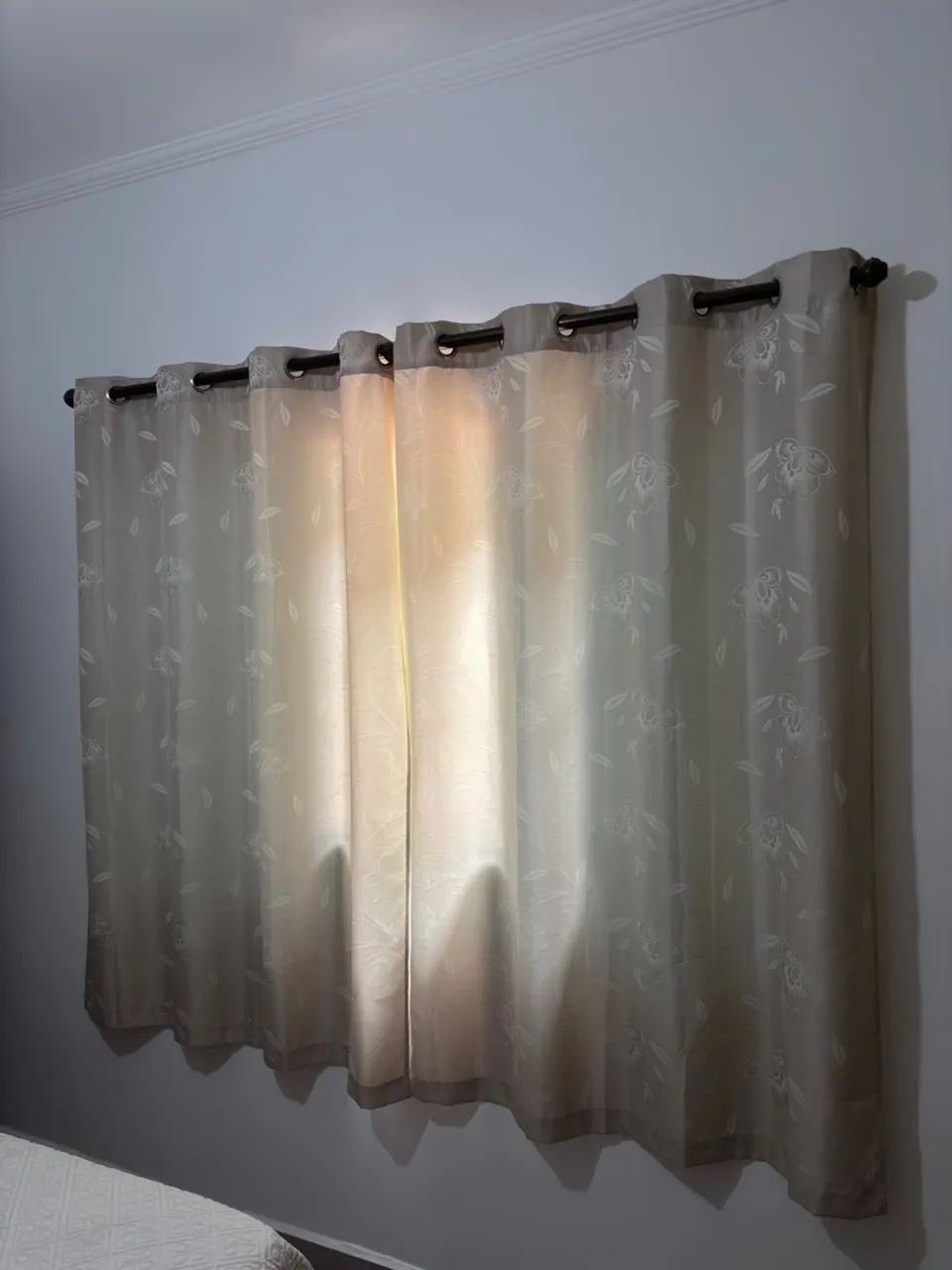 Cortina com varão incluso 