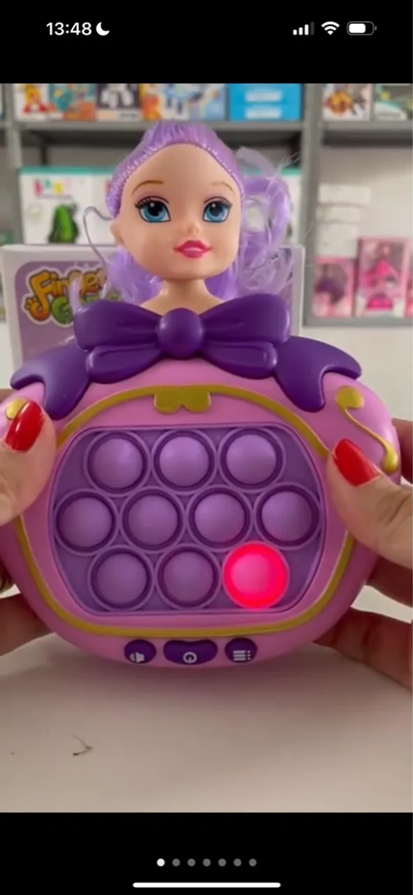 Brinquedo Pop it eletrônico boneca cabelo roxo