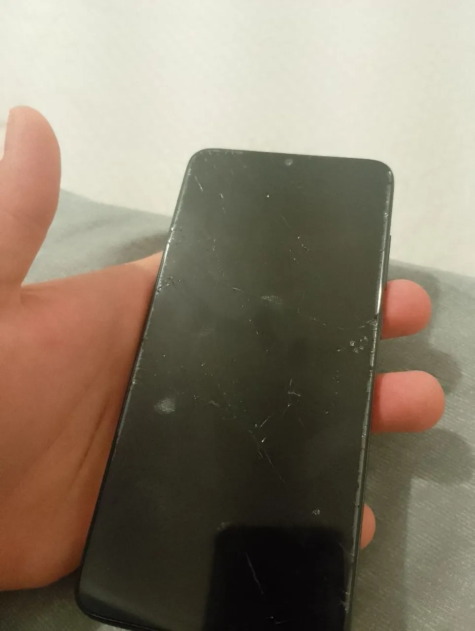 Redimi note 8 pro (tela trincada e traseira trincada)