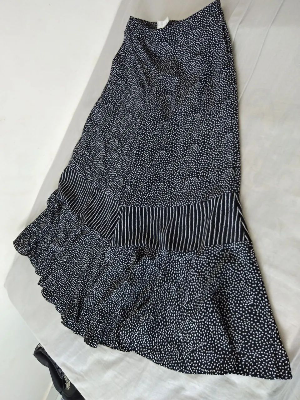 Calça Feminina com Detalhes e Estilo Único - Foto 2