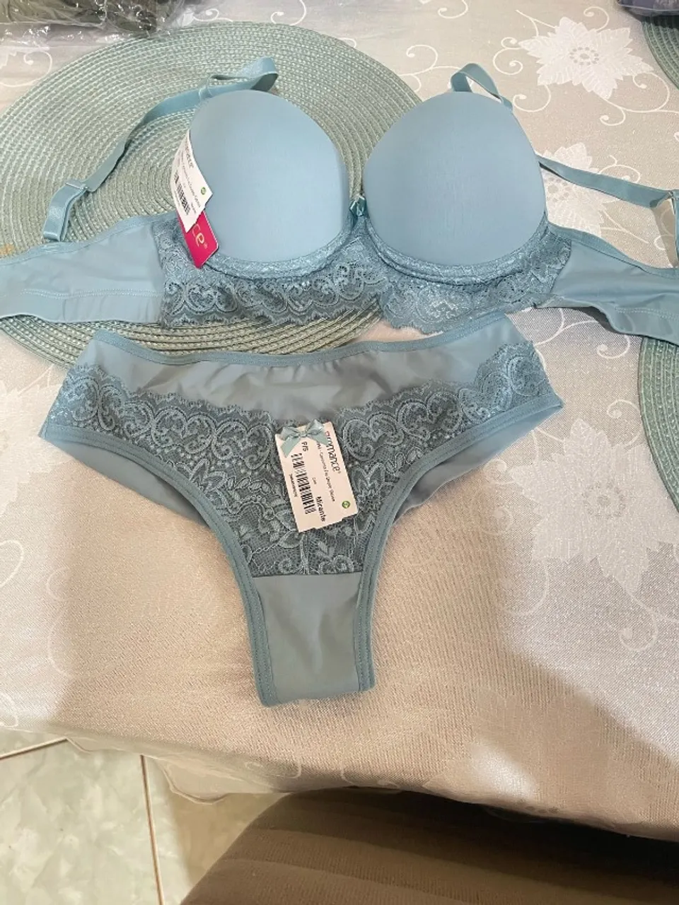 Camisas, calças leggings e conjuntos