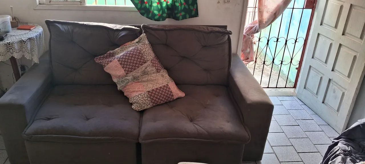 Vendo sofá, um lado é cama