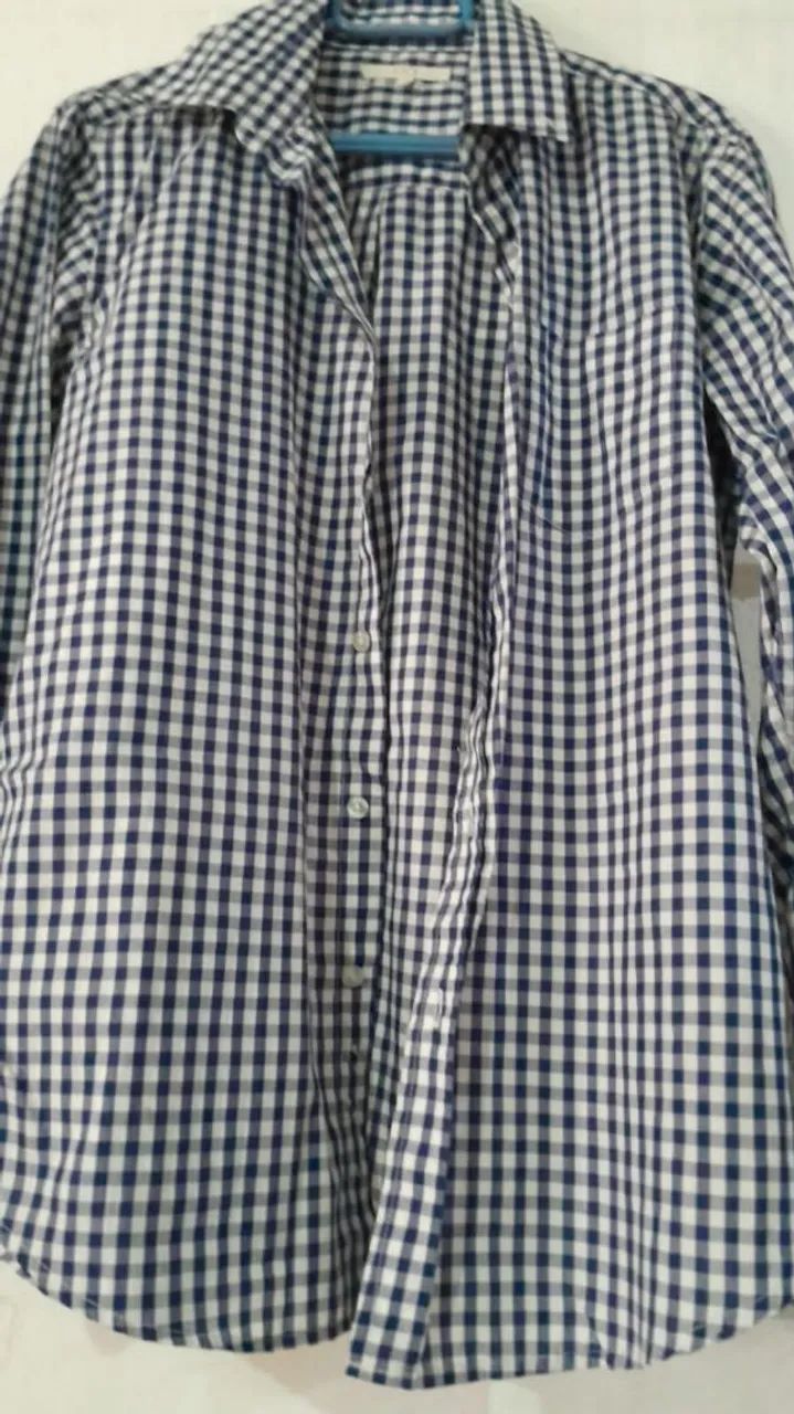 Camisa xadrez azul e branca
