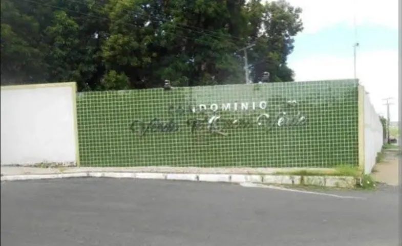 Alugo excelente apartamento com 3 quartos