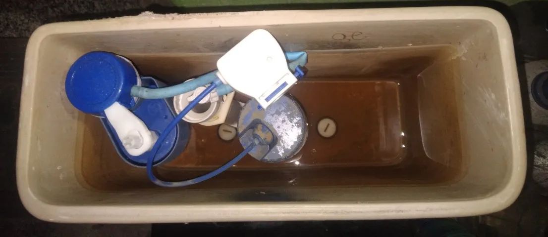 Vaso sanitário com caixa acoplada usado. - Foto 4