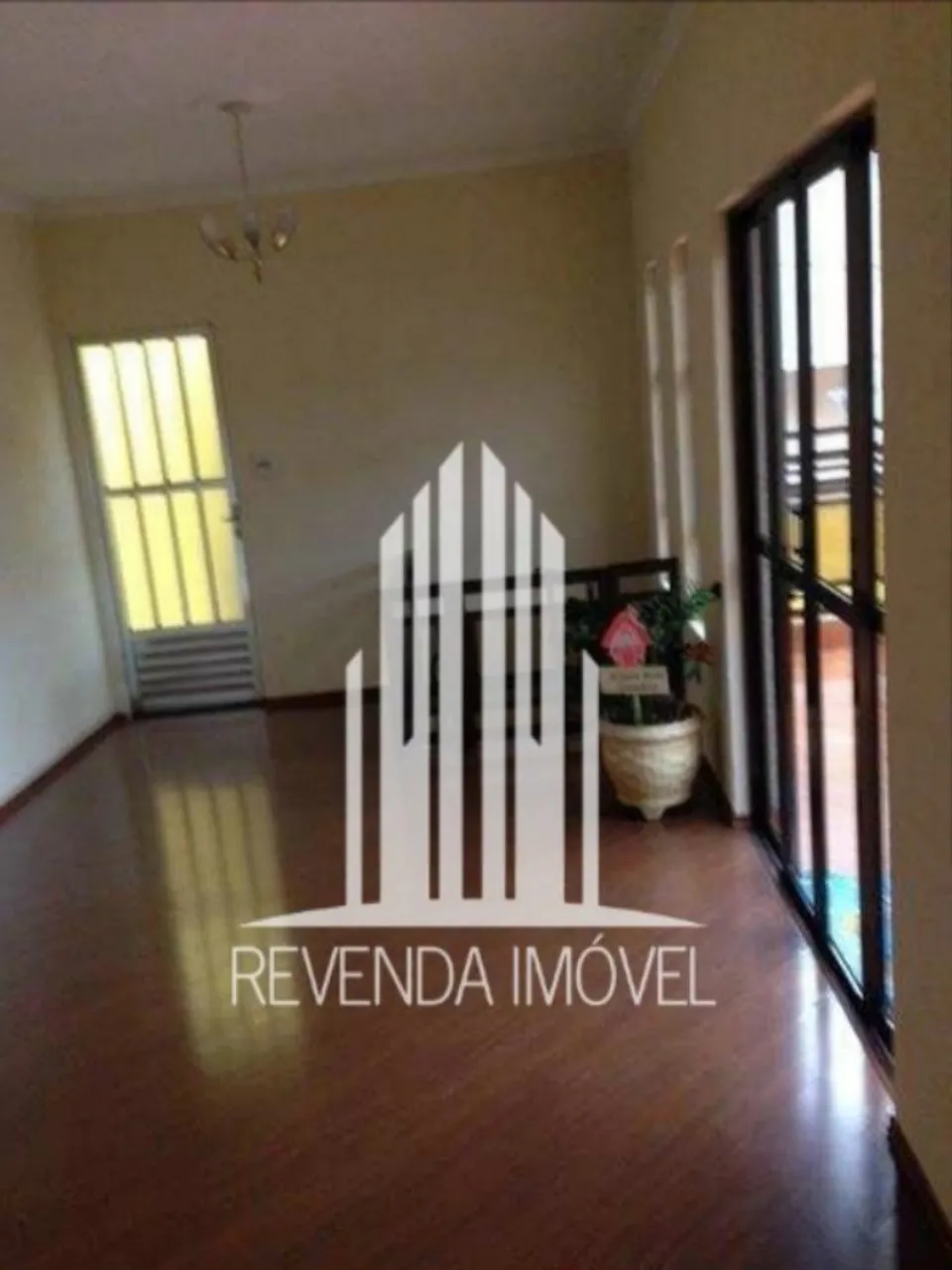 Sobrado à venda na Penha com 250m² 3 dormitórios 1 suíte 2 banheiros 6 vagas