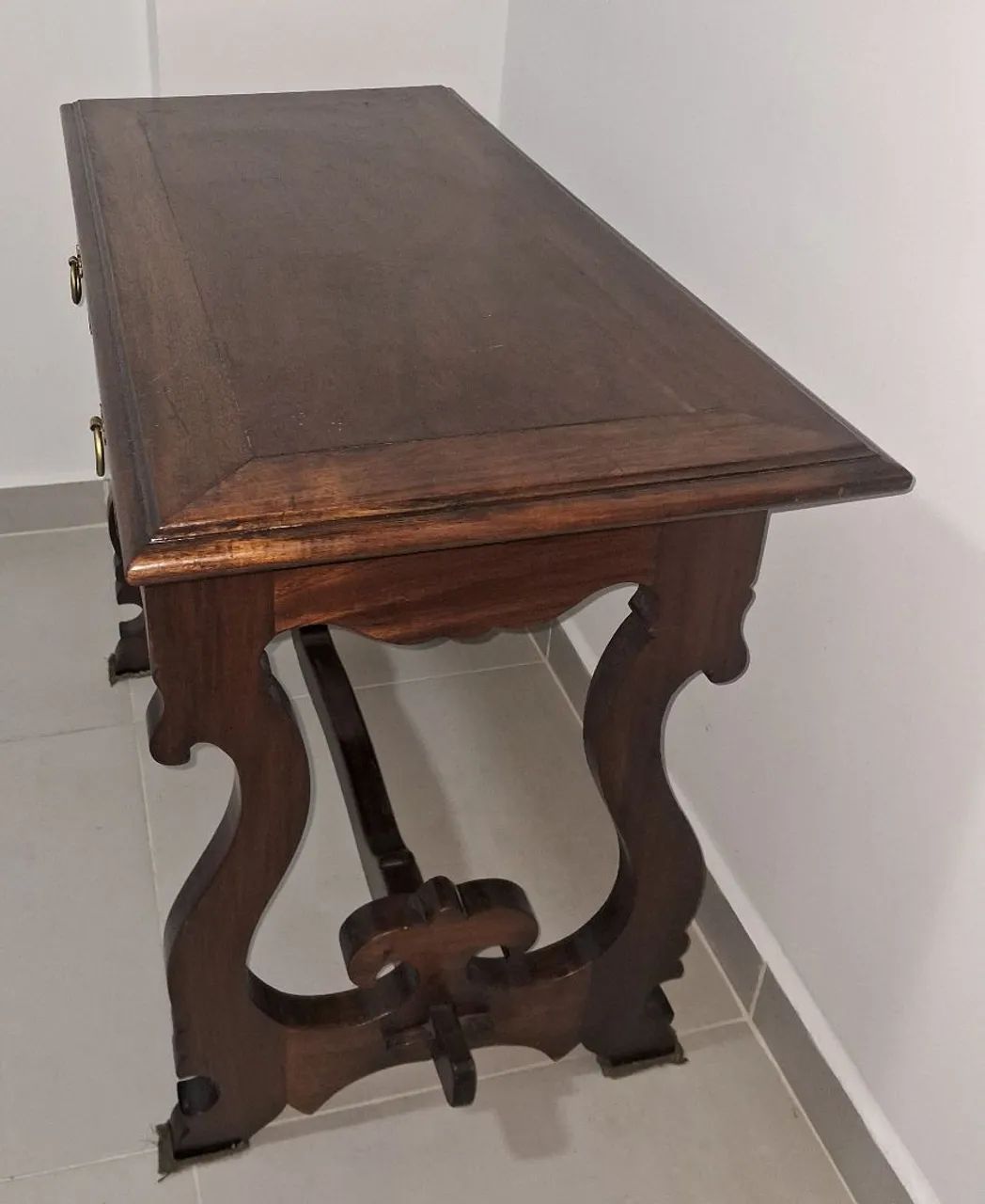 Escrivaninha antiga entalhada em madeira maciça  - Foto 2