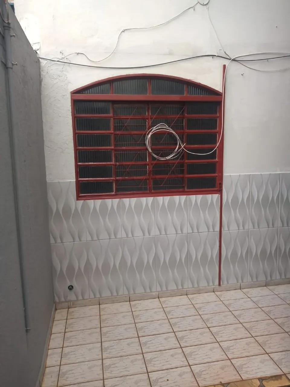 Alugo casa de fundos