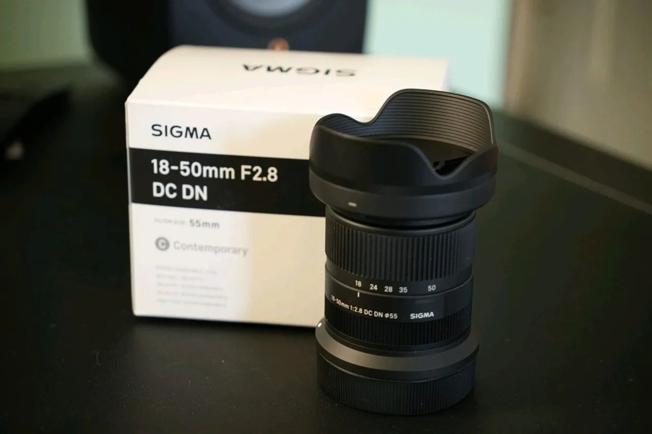 Lente Sigma 18-50mm f/2.8 DC DN (RF Mount) - Estado de Nova