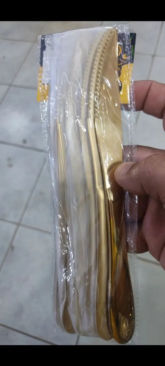 Conjunto com 24 peças de Talheres Dourados Metal Top 