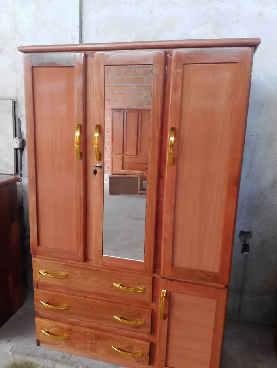 Guarda-Roupa de Madeira com Espelho - Foto 3