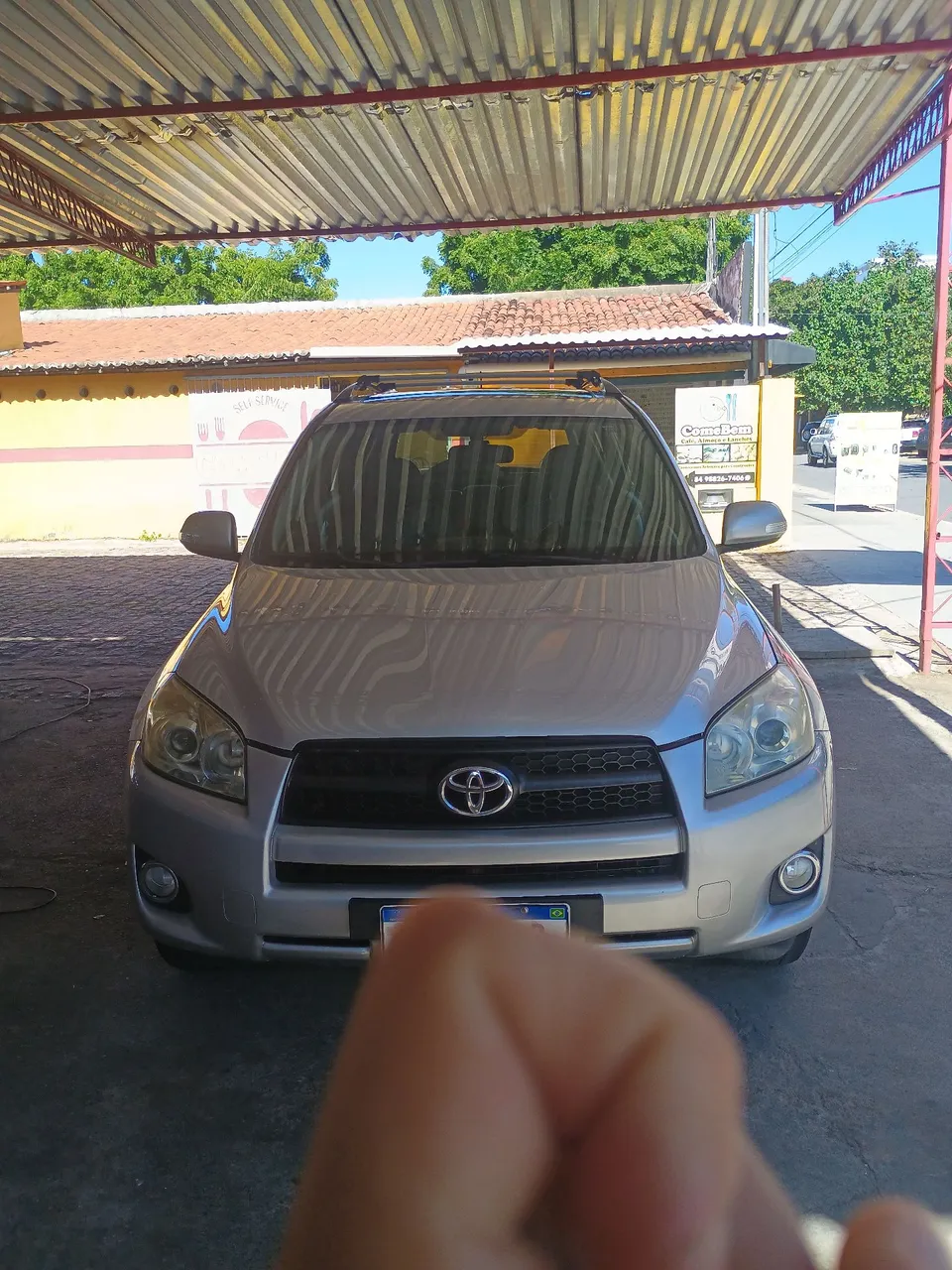 Vendo Rav4 super conservada.