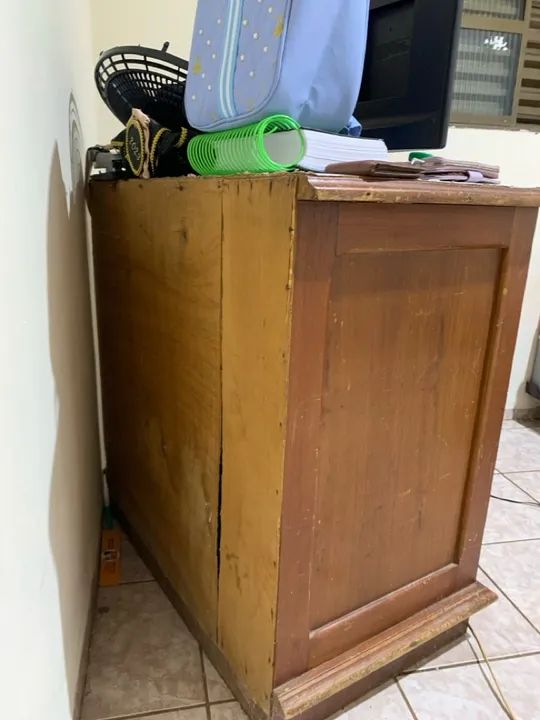 Cômoda de madeira antiga - Foto 4