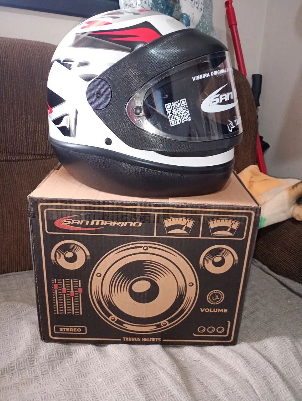 Vendo capacete novo na caixa. San Marino. - Foto 3