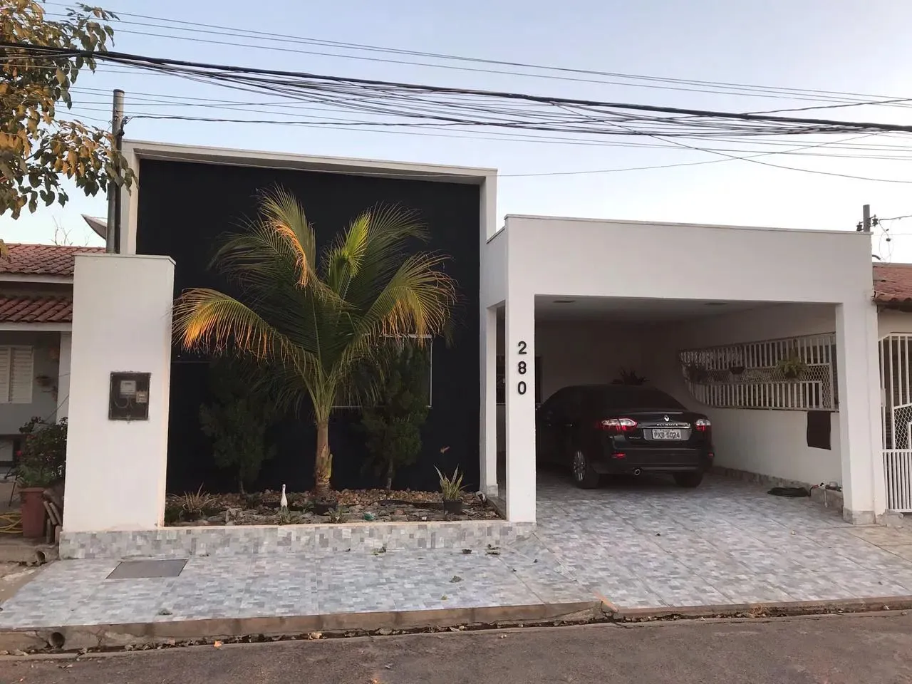 Vendo Linda Casa no Condomínio Flor do Cerrado, Com Piscina.