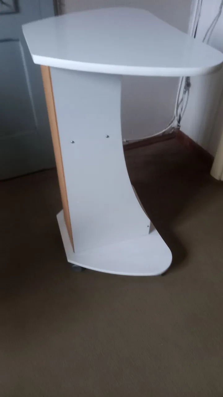 Mesa para computador com rodízios  - Foto 2