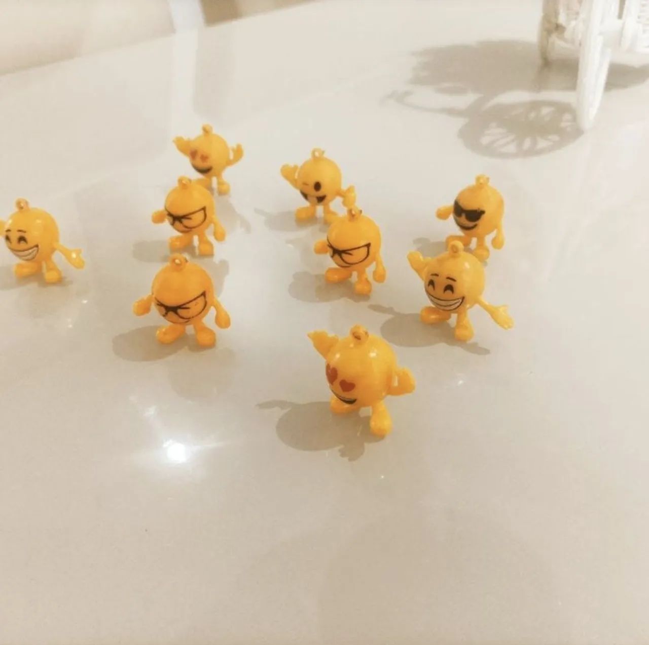 Lote Miniaturas dos Emojis - Brinquedos colecionáveis - Foto 5