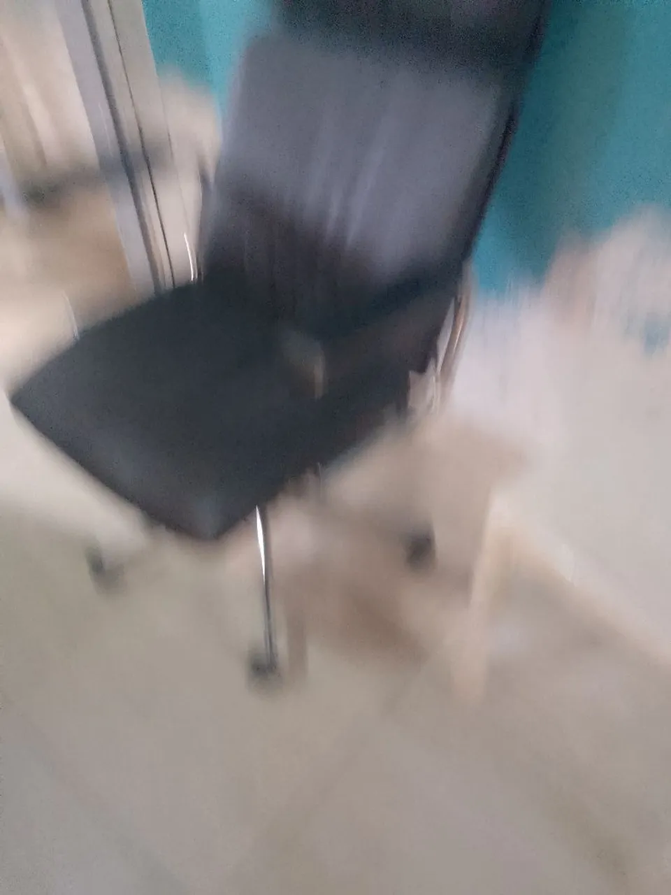 Cadeira de Escritório Giratória com Rodas