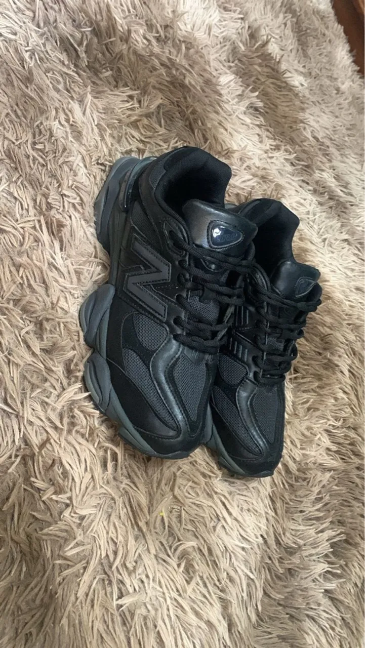 New Balance 9060 Triple Black
