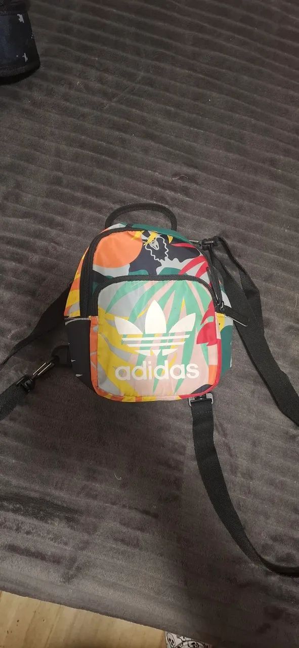 Mini mochila Adidas original 