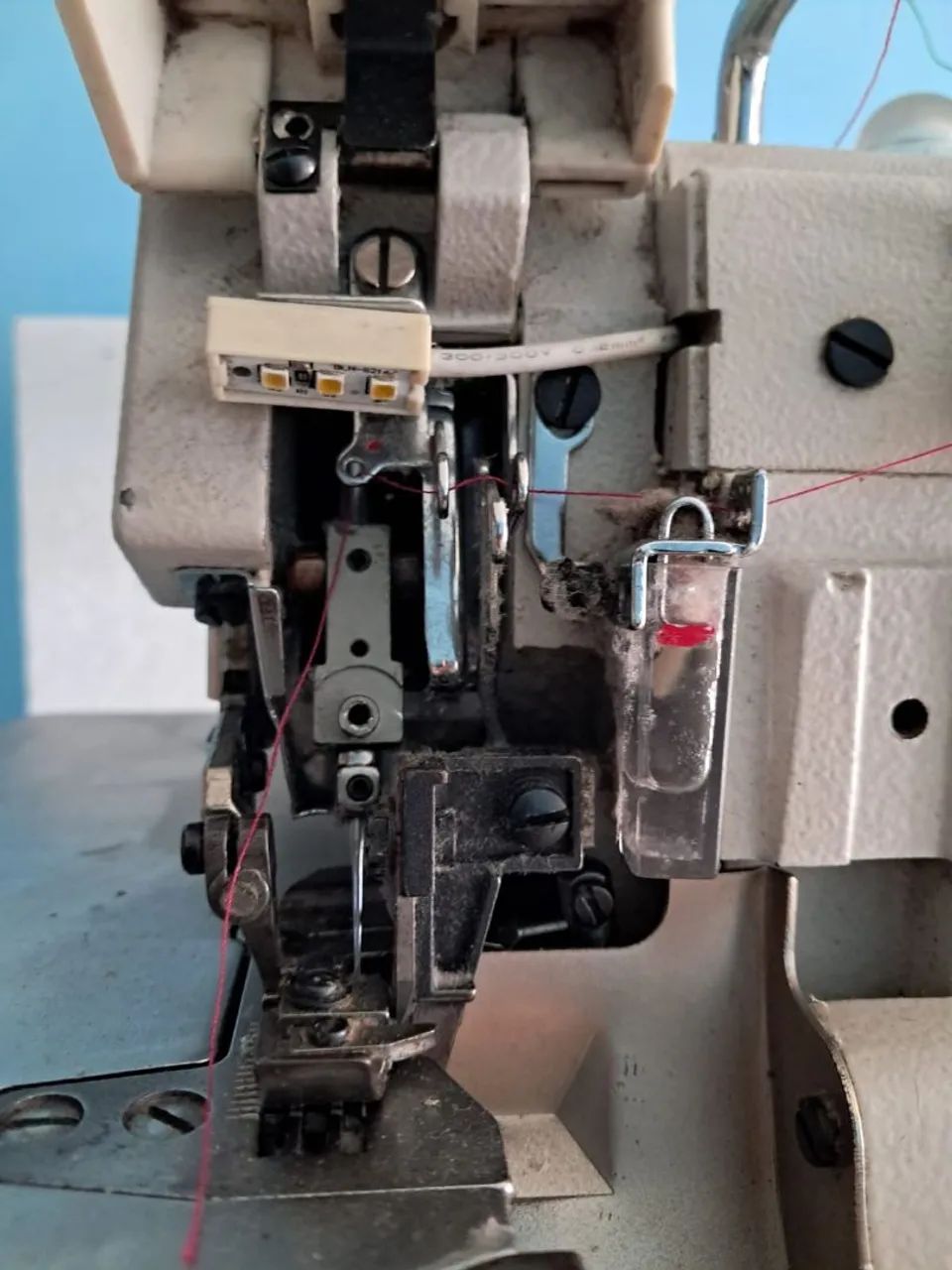 Máquina de costura overclock  - Foto 3