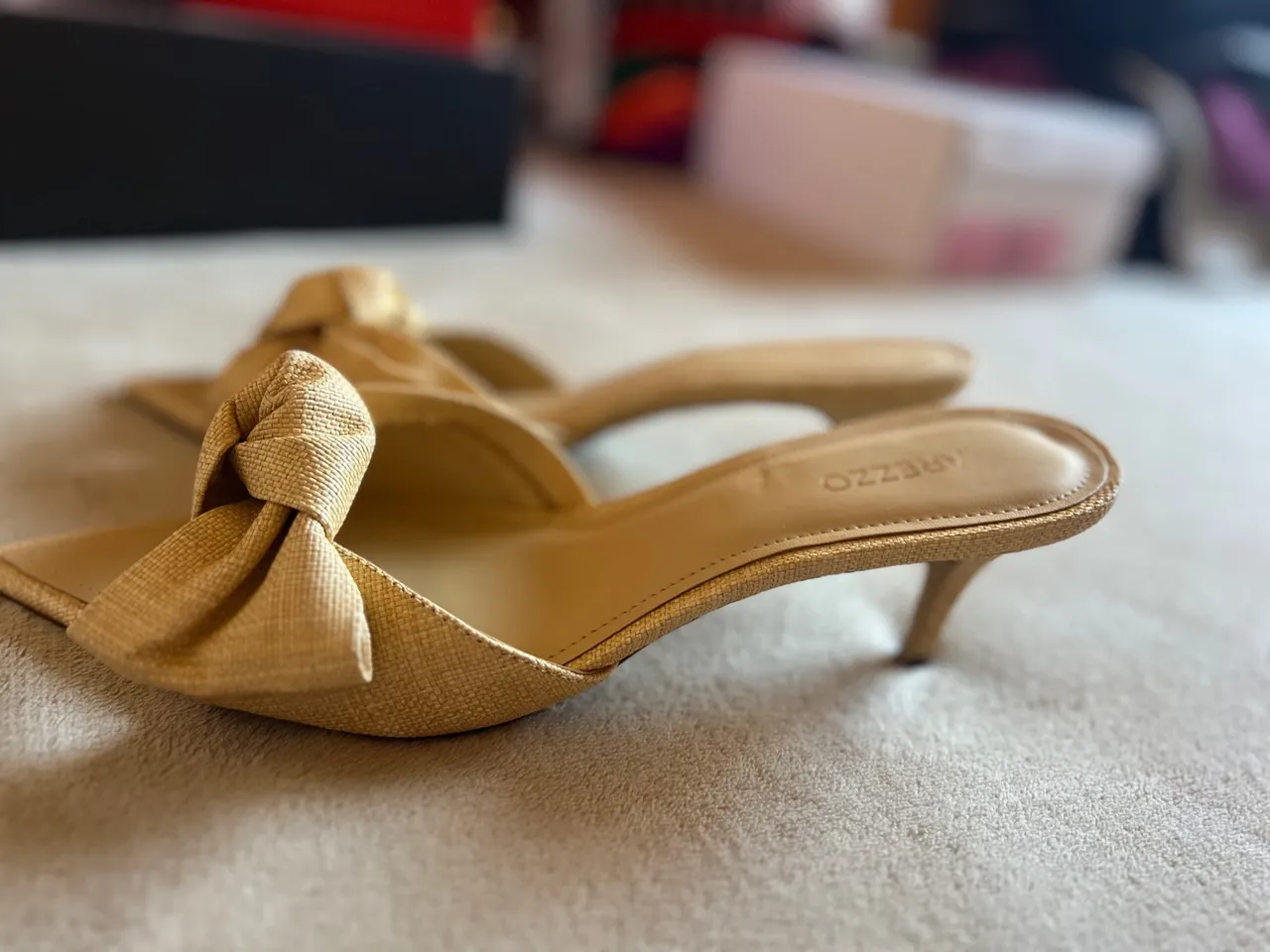 Sandália Arezzo Bege com Laço - Elegância nos seus pés!