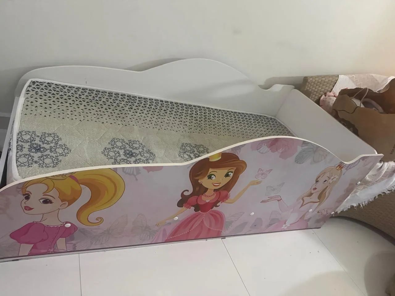 Cama infantil com colchão 