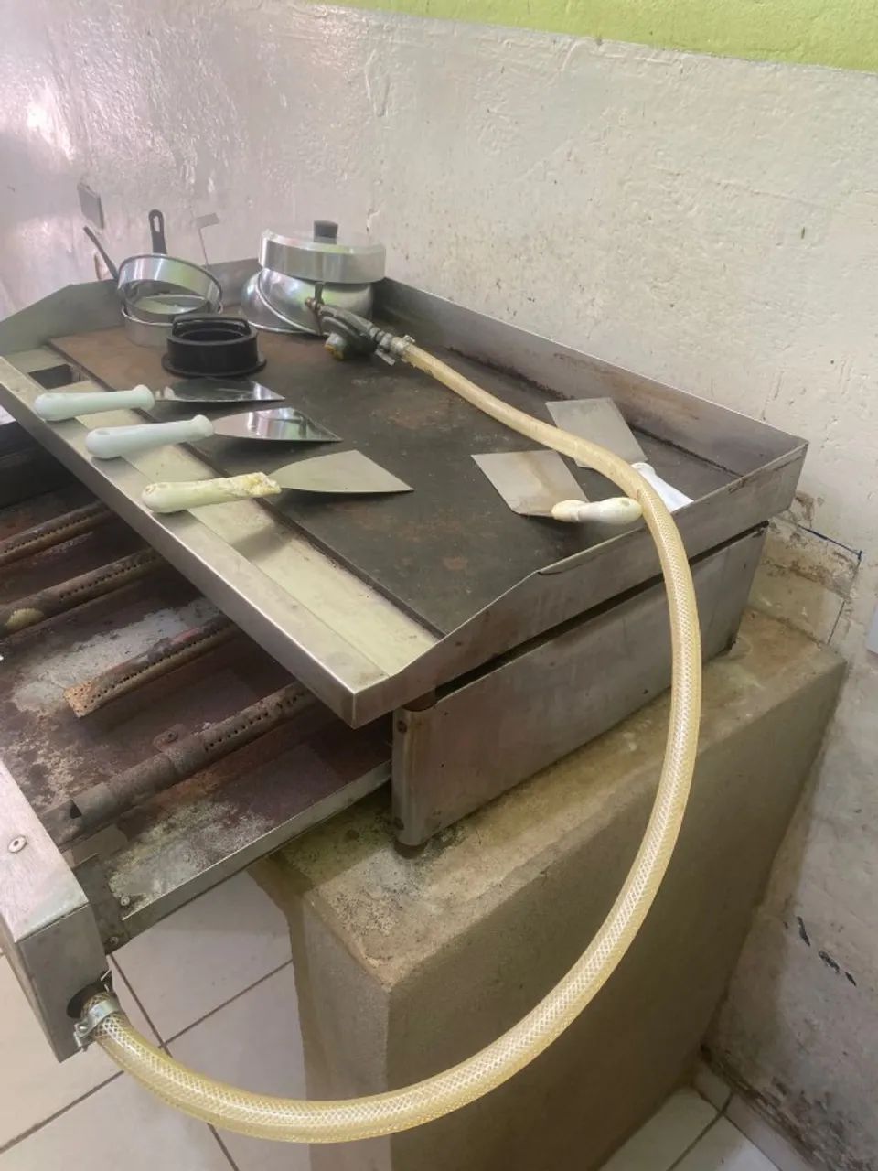 Chapa a Gás Profissional - Semi Usada, em ótimo estado! - Foto 3