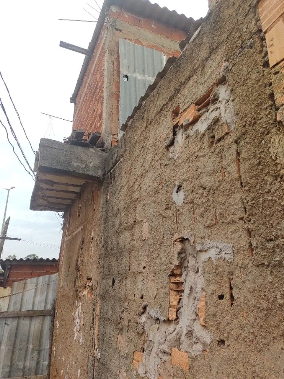 Vendo lote com barracos no recanto das emas 