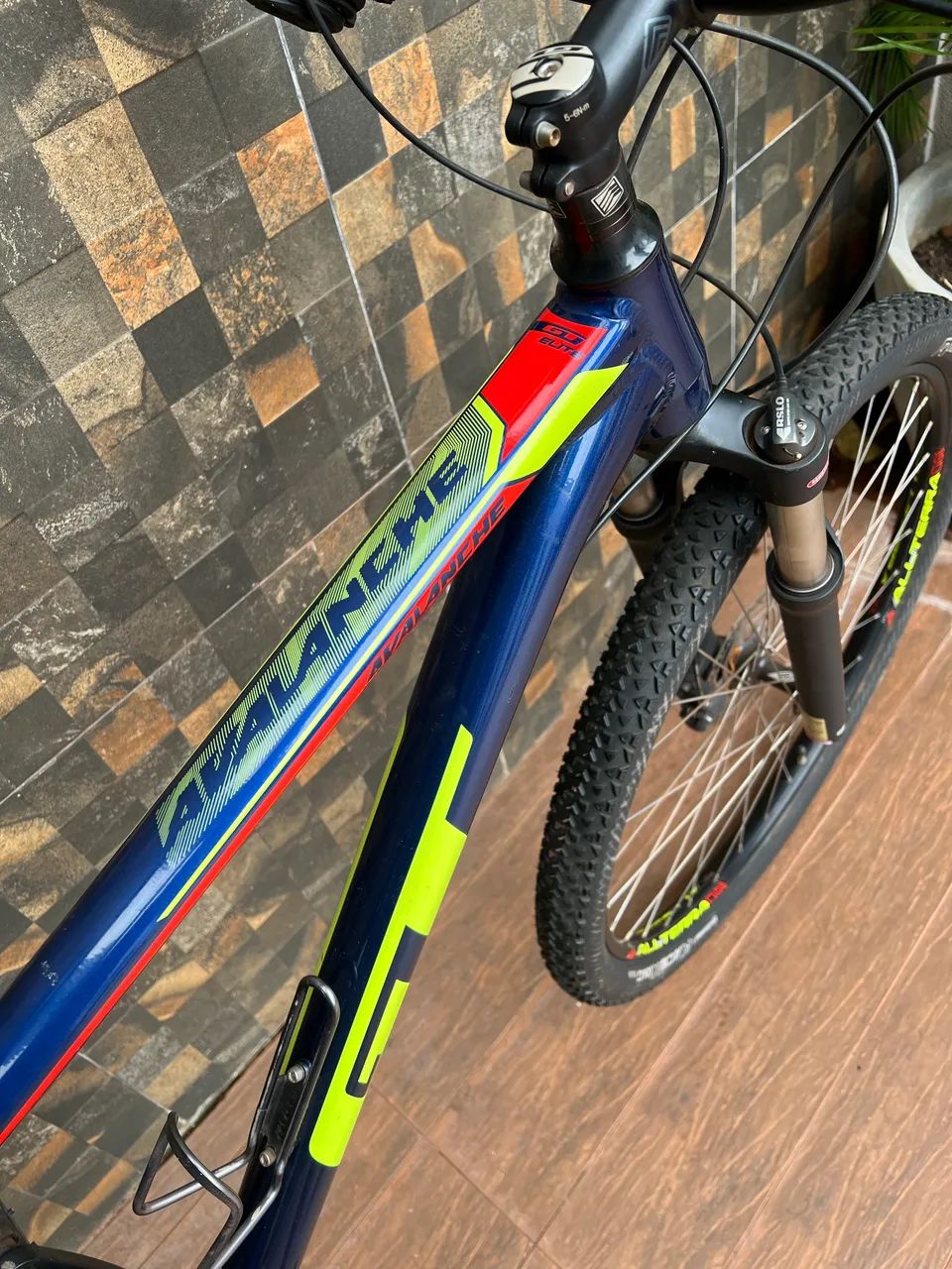 Bike GT Avalanche Elite  - Foto 2