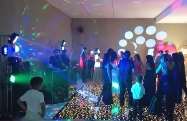 Pista paris, som, iluminação e dj para eventos.
