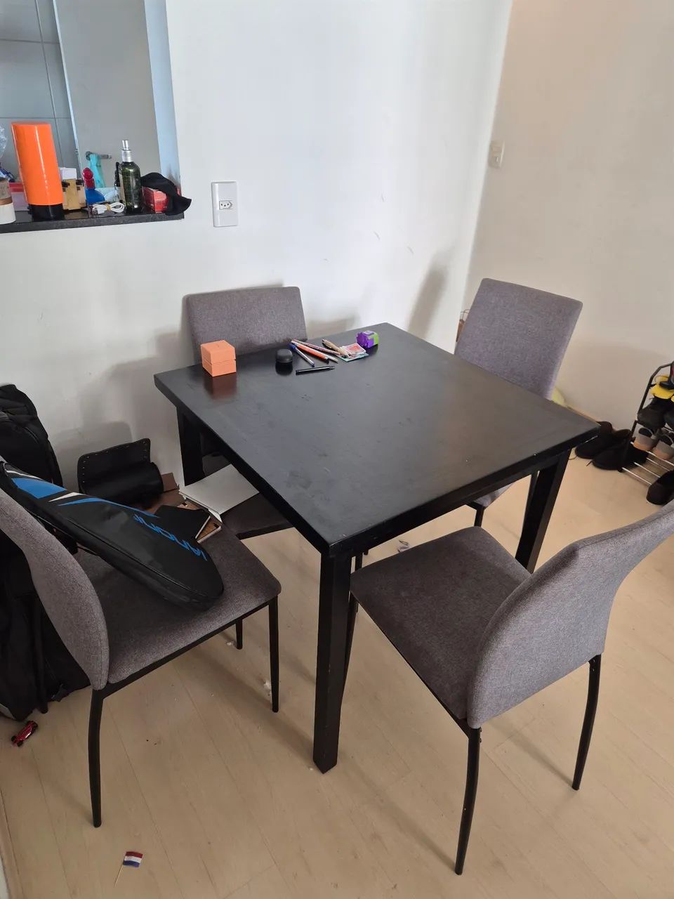 Mesa quadrada 1m e 4 cadeiras