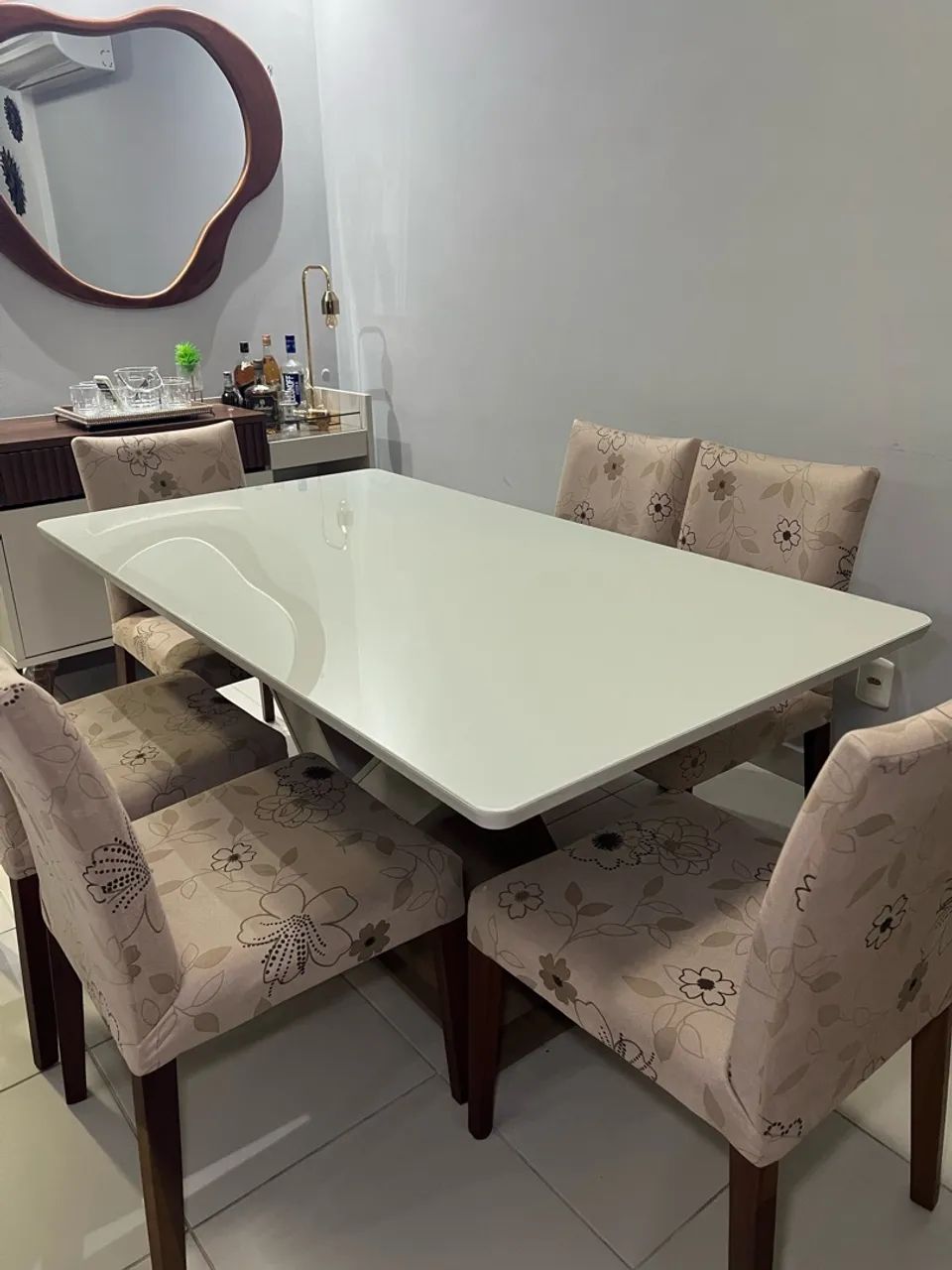 Mesa de vidro e 6 cadeiras sem defeito 