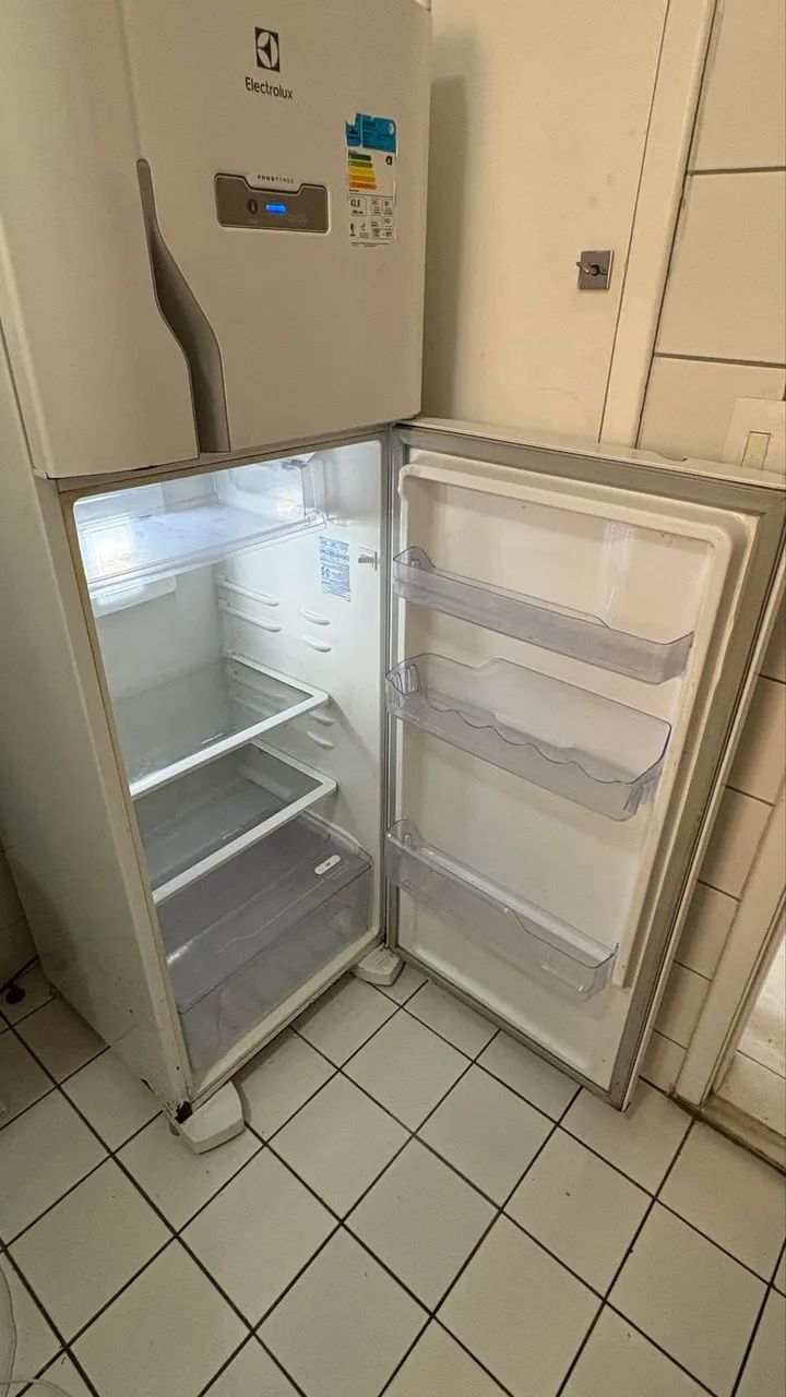 Geladeira Electrolux (310L)470078063871928321