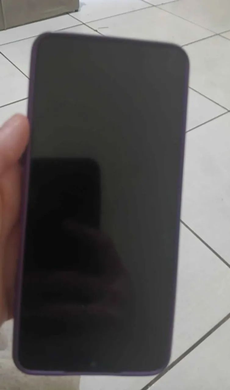 Celular praticamente novo, sem mt tempo de uso