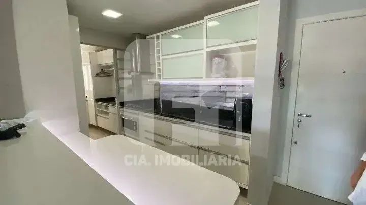 Apartamento de 3 dormitórios à venda no Pantanal