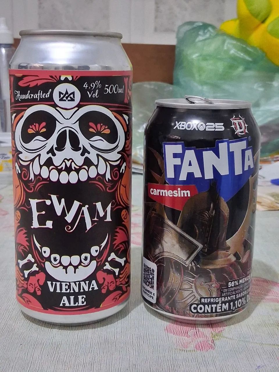 2 latas  para colecionadores 
