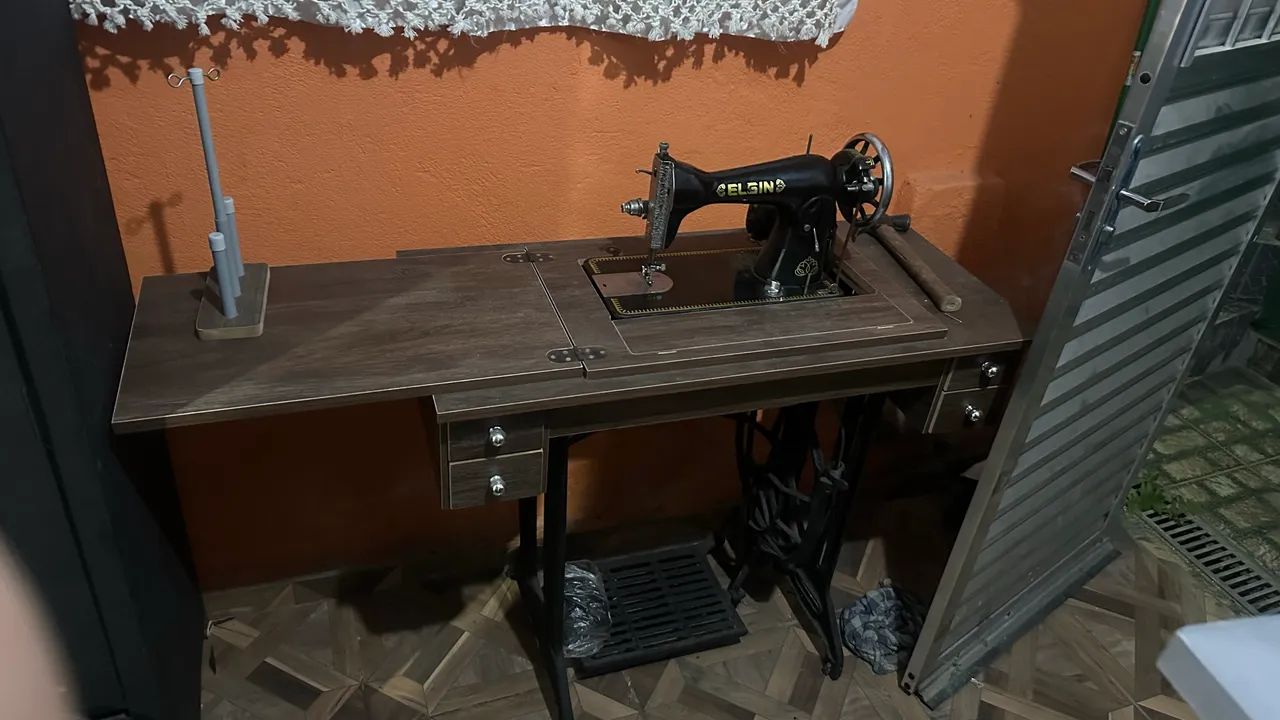 Máquina de costura Elgin antiga  - Foto 5
