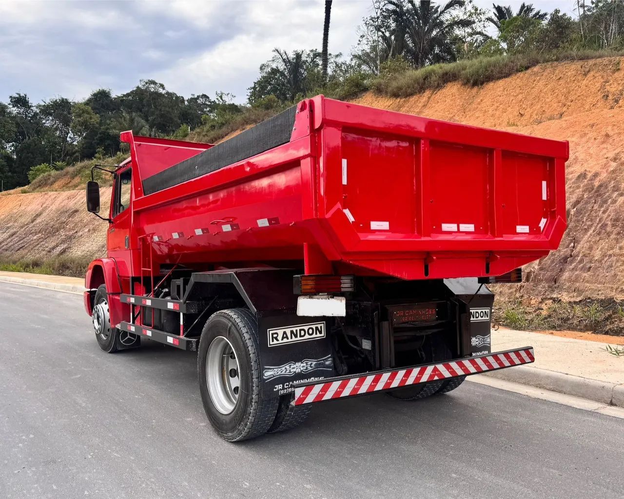 Caçamba L1318 2009 Reduzida  Mercedes-Benz - Foto 4