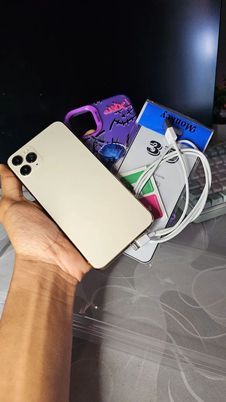 IPHONE 11 PRO MAX SEM DETALHES 