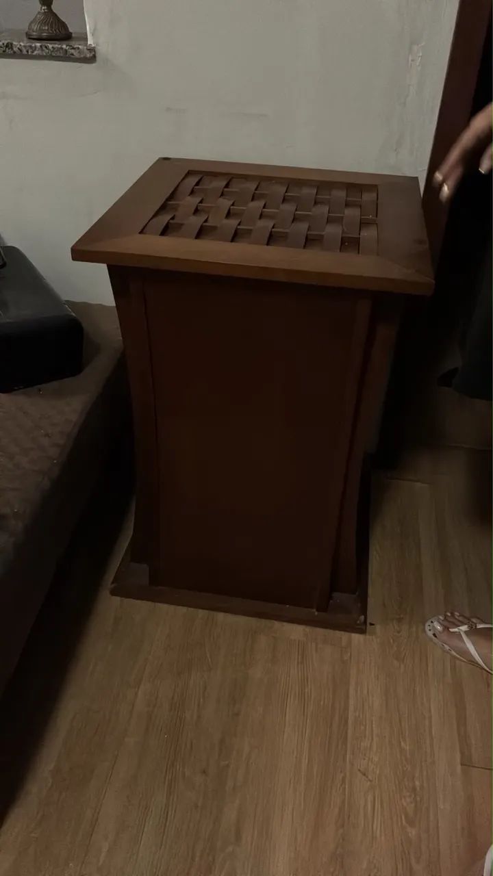 Vendo mesa com 4 cadeiras 