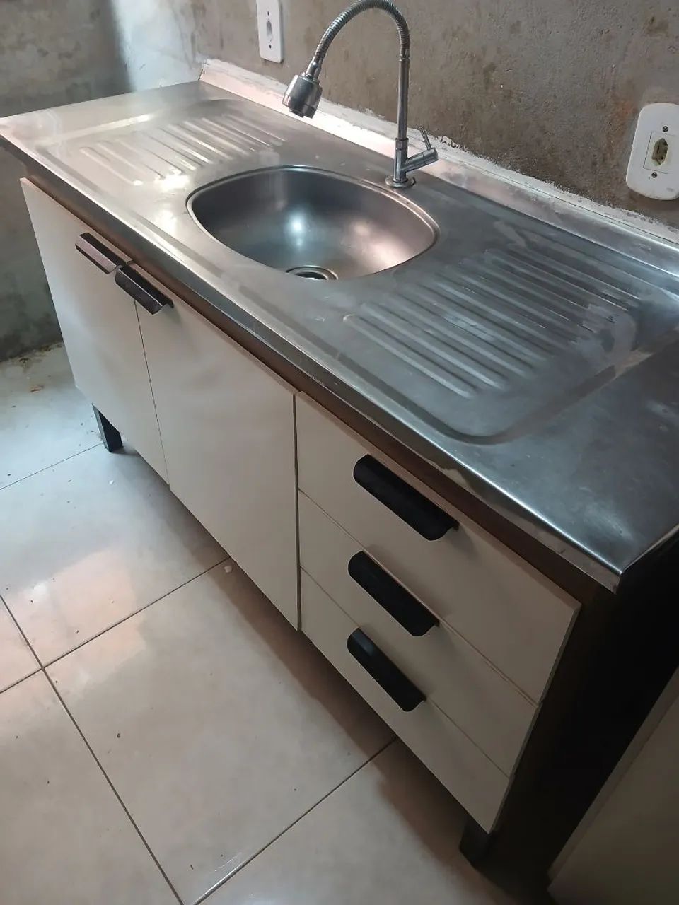 Armário com pia 