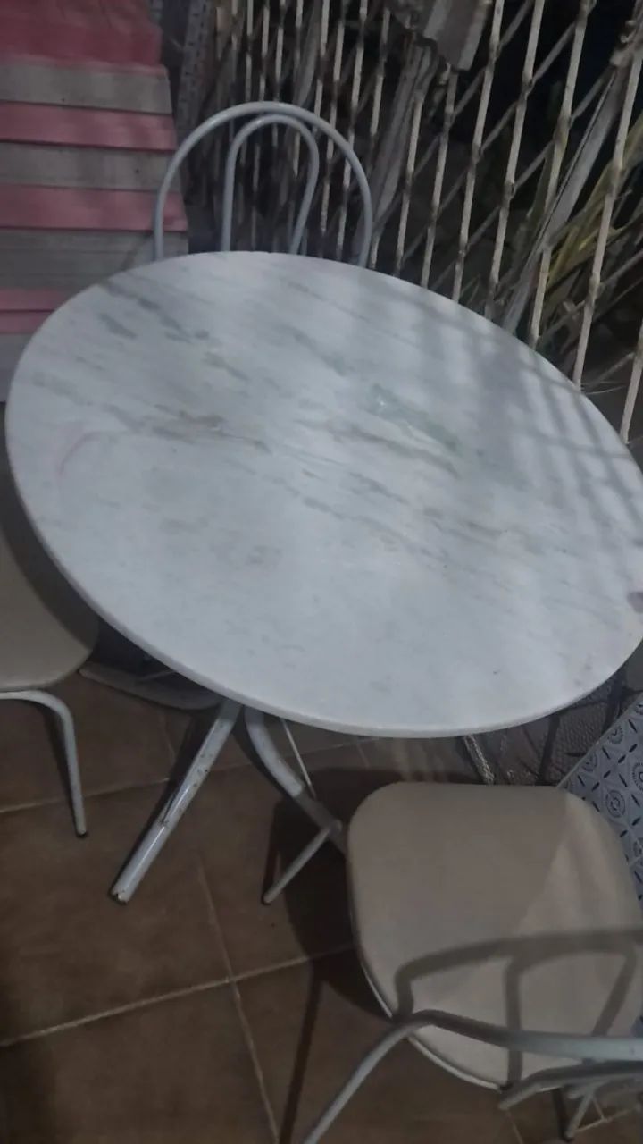 Mesa redonda com tampo de granito  - Foto 4