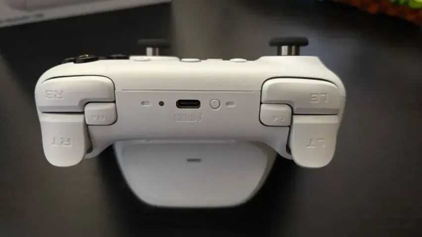 Controle 8Bitdo Ultimate 2 Wireless/Bluetooth compatível com Windows e Switch - Branco - Foto 3