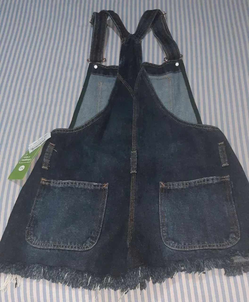 Jardineira jeans nova, Tamanho P  - Foto 2