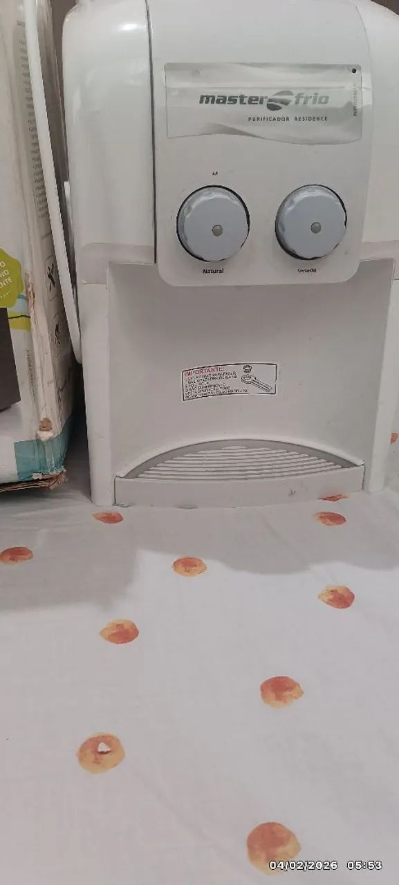 filtro de água funcionando só não tá gelando bem em ótimo estado 250 reais  - Foto 3